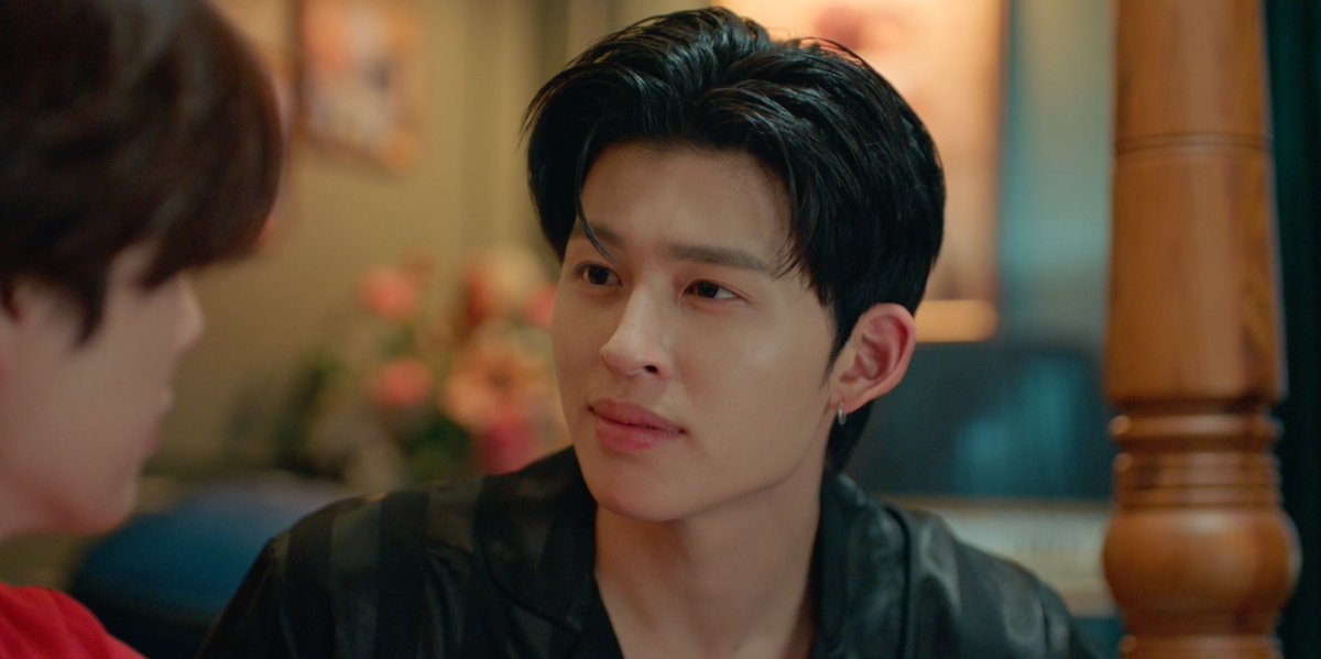 GMMTV's tweet photo. พี่เคียน 🫠❤️‍🔥
#PeachAndMeSeriesEP1
@ppnaravit @phuwintang https://t.co/SbLGc0jwvP