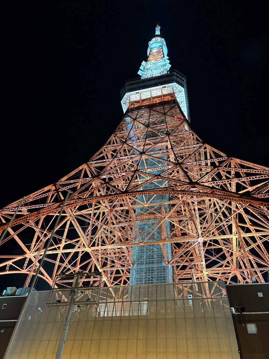 megu_net's tweet photo. Tokyo Tower
きのう近くまで行ったので。
見上げたー https://t.co/9Z1hcBUtAk