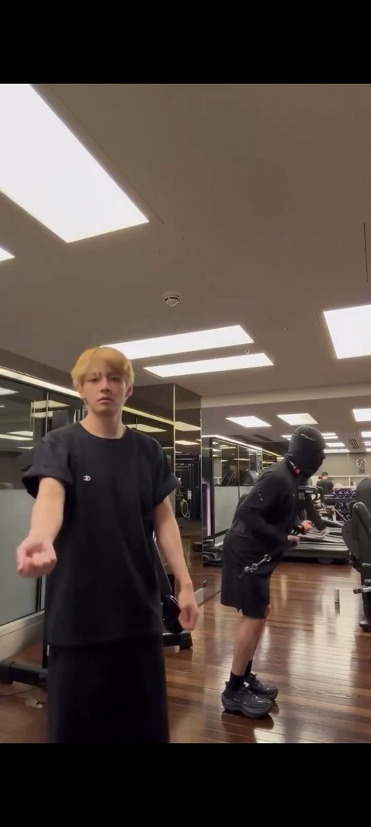 soulofthe_7's tweet photo. Jungkook wth😭😭 https://t.co/KpRdiXqG2r