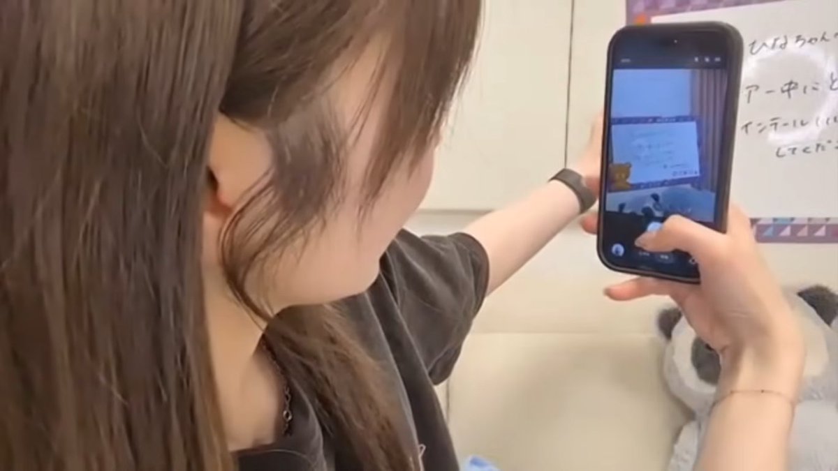 seppa725's tweet photo. さっちゃんへのクレーム用写真を撮るひなちゃん
「キャプテン命令!? ずるくない？ 急に権力振りかざすじゃん！」
「アルノと一緒のことしてる？ スゴイ不名誉、ヤダ」
ガチ心霊体験もおかひな節で語るのでめっちゃ楽しげ🤣
#岡本姫奈 #のぎおび #乃木坂46 https://t.co/rcPpyqFYCv
