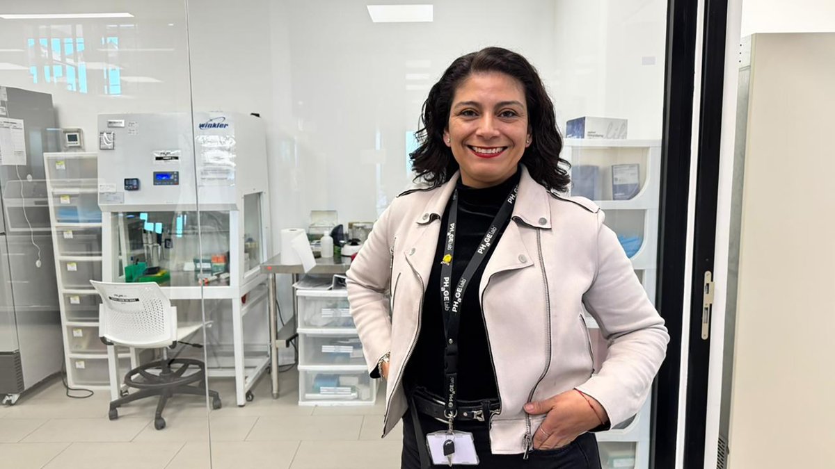 uchile's tweet photo. [Perfil @Alumni_UChile] Pilar Cortés, ingeniera en biotecnología molecular @CienciasUChile: "Cuando hay un profesional de la U. de Chile, sabes que esa persona tiene una formación sólida" https://t.co/XGep8SAR6S https://t.co/vXWzWqVEBu