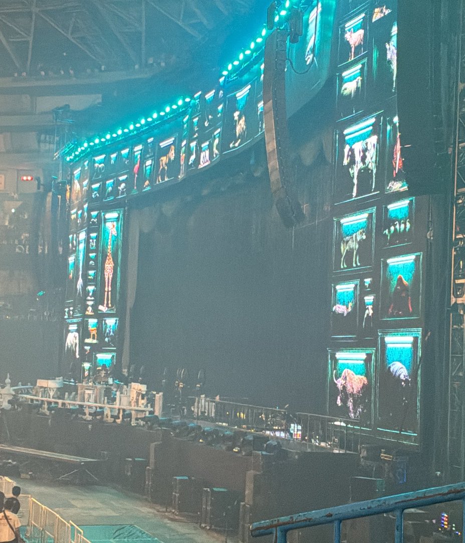 trees83485's tweet photo. このセットで図鑑、illusion、虹色の戦争をやらないバンド、SEKAI NO OWARI
 #THECINEMAネタバレ https://t.co/tnGaFyUuii