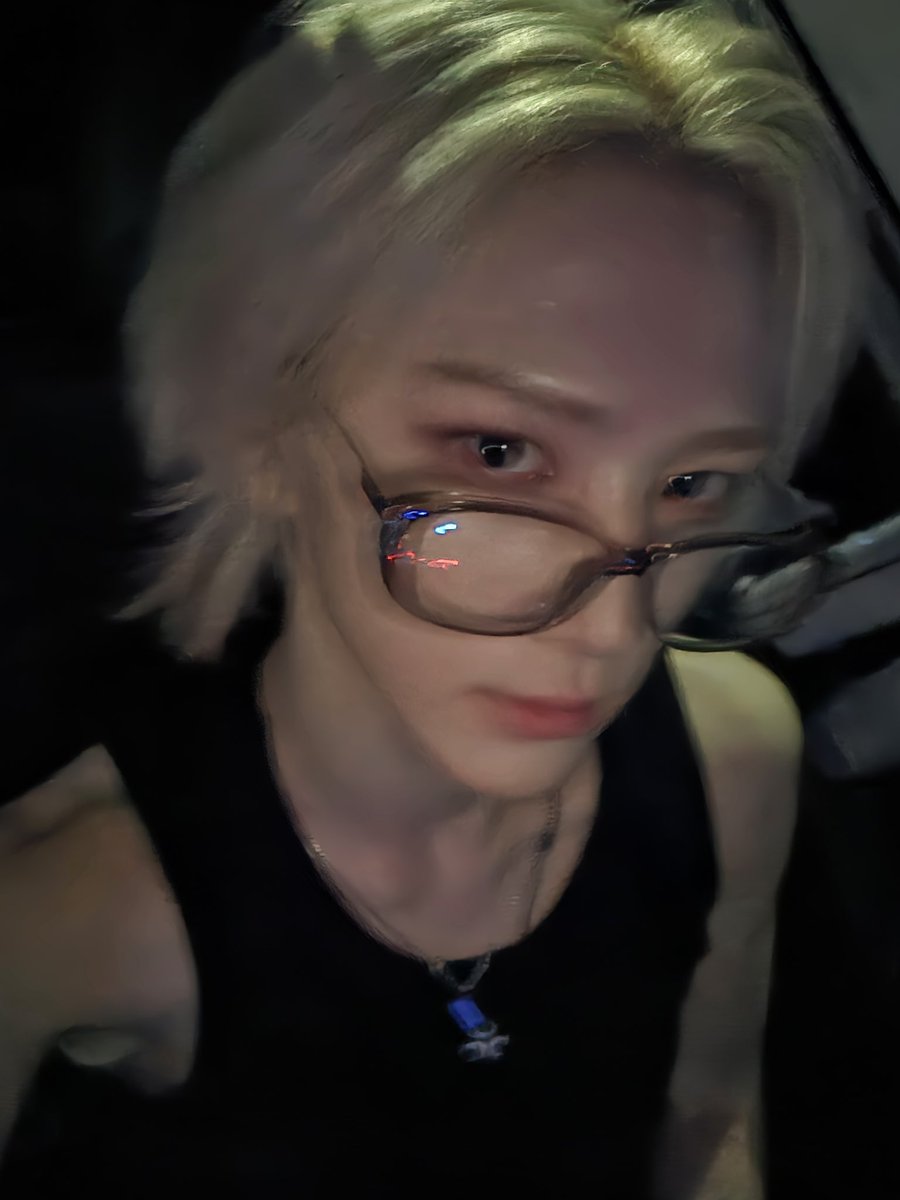 star215_'s tweet photo. 260711 베리즈

즐거운 퇴근시간~ 다들 뭐하고 있었어요?🐌

#AEN #에이엔 #エイエン  
#JUNSEO #준서 #ジュンソ https://t.co/I52BioBE0E