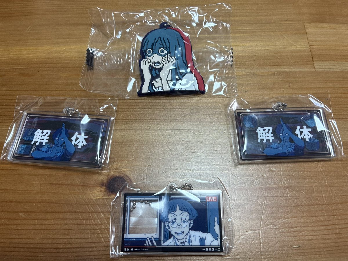 thickenthewater's tweet photo. 今日は市民プールに行って遊んだ後にアイスを食べて、そのあとイオンで都市伝説解体センターのガチャガチャを回して帰るという小学生のような一日を過ごしました
パルムのトロピカルミックス&amp;ヨーグルトはパッションフルーツの風味とヨーグルトがマッチしてておいしかったです https://t.co/nUM4tmnjKP