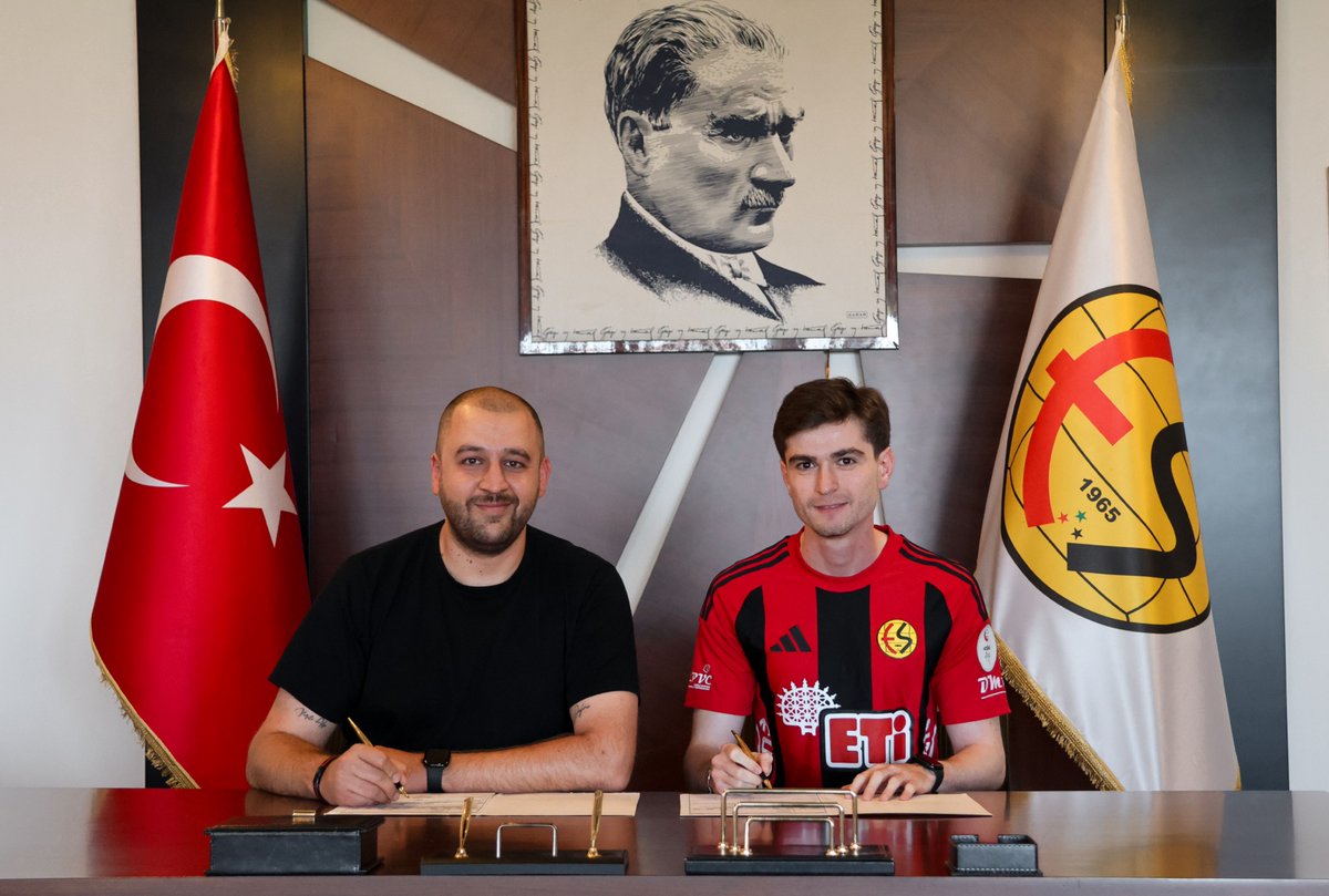 Eskisehirspor's tweet photo. ⚫️🔴 Hoş geldin Atalay Yıldırım! ✍️

Kulübümüz son olarak Arnavutköy Belediyespor'da forma giyen 24 yaşındaki hücum oyuncusu Atalay Yıldırım ile anlaşma sağlamıştır.

Atalay Yıldırım’a Büyük Eskişehirspor camiasına hoş geldin diyor, siyah-kırmızı forma altında başarılar diliyoruz.