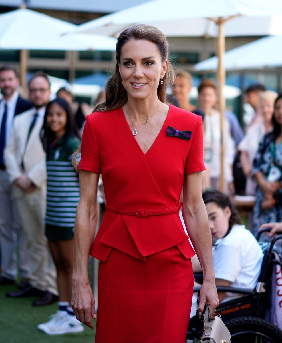 Irina_Regina1's tweet photo. Lady in Red 👑❤️✨🌹

The fairest of them all, Princess Catherine.💐💫 https://t.co/Fu3V1tv8gG