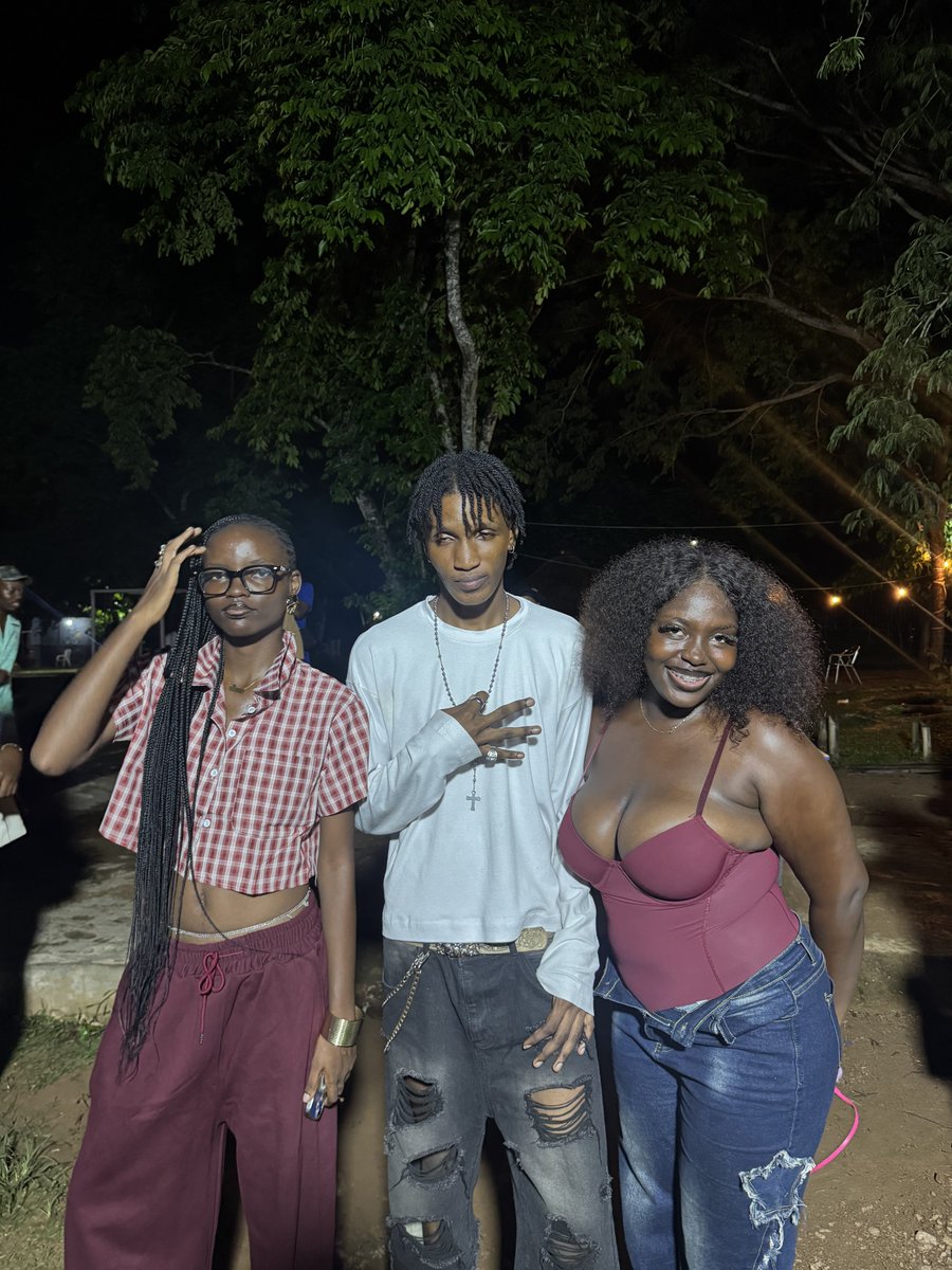 The_Bordy's tweet photo. With starsssss @BoluwatifeMk @Gbemi_baby @Tetehpro @makamusic1 @Psamuelbond @maybellejosef https://t.co/4ZWuqkkbA3