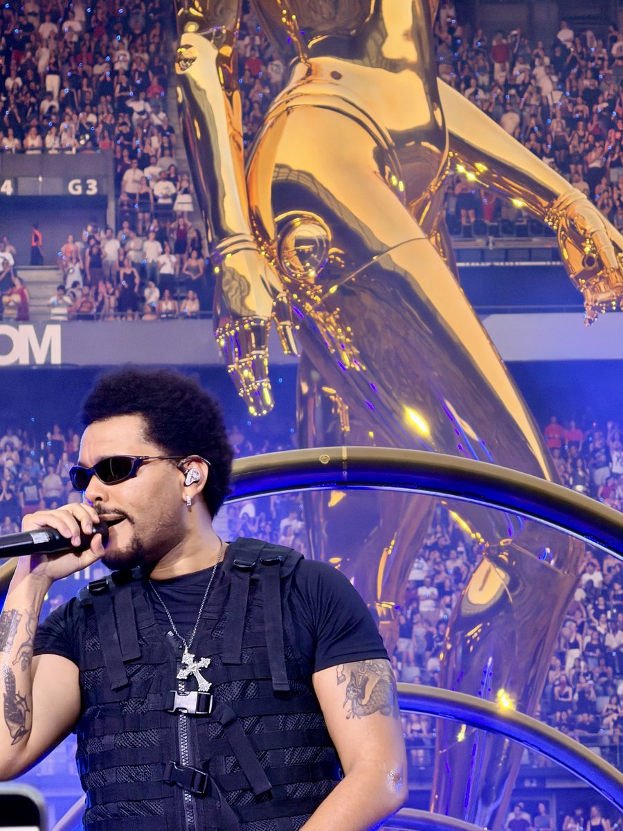 one_trane's tweet photo. Folie hier ! On remet sa se soir ! @StadeFrance @theweeknd XOooo https://t.co/QU8LsuANl7