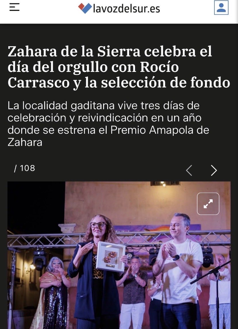 SunnyPrettyRose's tweet photo. Premio 'Amapola de Zahara', en honor a Rocío Jurado y lo ha recogido su heredera universal Rocío Carrasco!. Cuanto me alegro de verla así, socializar con gente de todas las edades sin ser insultada. La víctima alzó el vuelo y bien alto. #DejadARocioCarrascoEnPaz  #APOYOROCÍO11JL https://t.co/IGk3AiabhQ