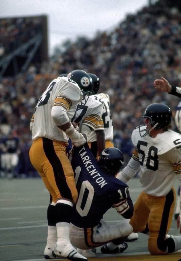 Wise1Observer's tweet photo. 🎂🏈HAPPY BIRTHDAY TRIBUTE MR. HOLMES🏈🎂 ❤️RIP❤️💡🖤💛🏆🏆🔥💯👍🏾 (AN ORIGINAL LINK IN THE CURTAIN MADE OF STEEL)
Earnest Lee Holmes (July 11, 1948 – January 17, 2008) * 2× Super Bowl champion (IX, X)
* Second-team All-Pro (1974) https://t.co/CzE09l7hgB