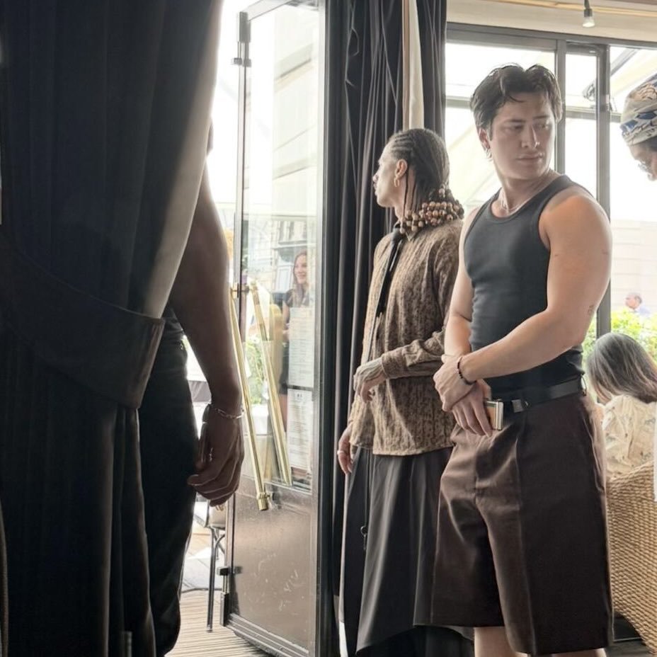 hudframe's tweet photo. THE ARMS???? ARE YOU KIDDING ME????? FUCK https://t.co/HE1ohVHvYY