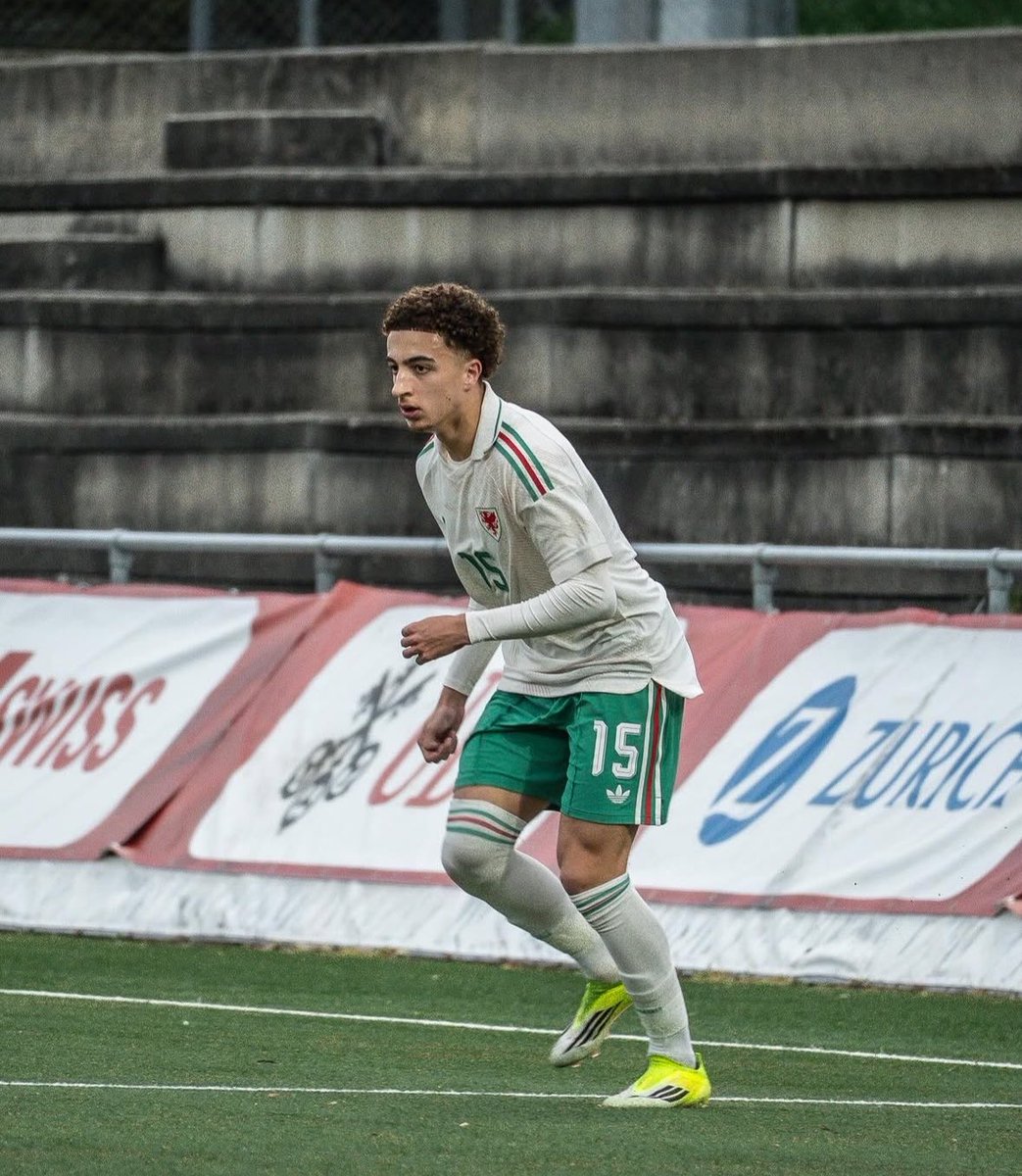 cymruscout's tweet photo. 🏴󠁧󠁢󠁷󠁬󠁳󠁿16 year old Welsh full-back Theo Pitt is set to start the second half for Blackburn Rovers in their pre-season clash against Accrington Stanley.

Primarily a RB but equally comfortable on the left, Pitt is an athletic, attack-minded defender who loves to get forward while possessing the defensive qualities to handle 1v1 situations. He has the attributes to develop into an energetic modern full-back.

A regular for Wales at youth level, Pitt most recently played up an age group with the Wales U19s, highlighting the faith coaches have in his ability. His rapid rise through Blackburn’s academy has been equally impressive, recently signing a long term deal & becoming a regular in PL2 football at just 16 years of age, it’s a clear indication that the club rates him highly.

One to watch for Wales U19 over the next year or so.