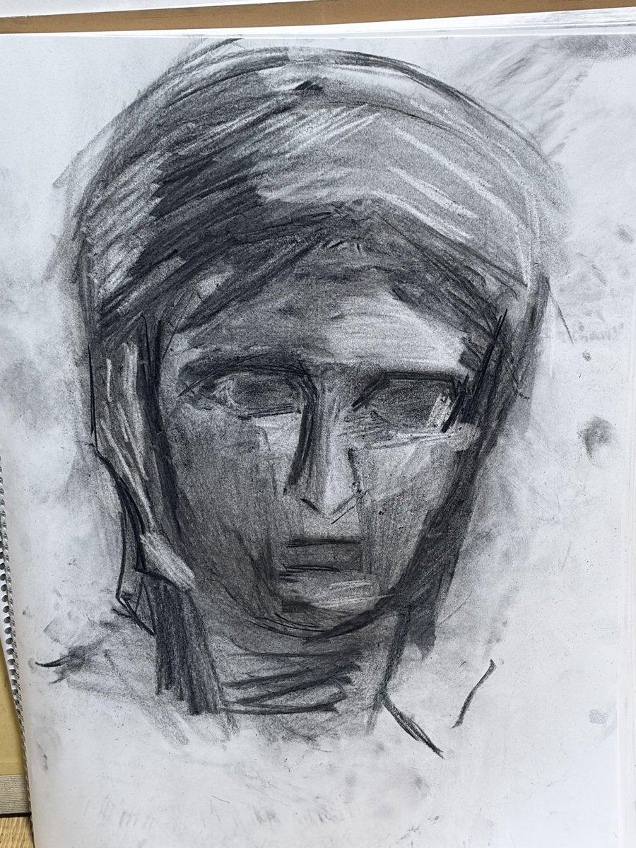 Yuitsuka_ebi's tweet photo. 全然下手くそだけど木炭紙なかったからスケッチブックで頑張って描いた https://t.co/DLj752qQMA