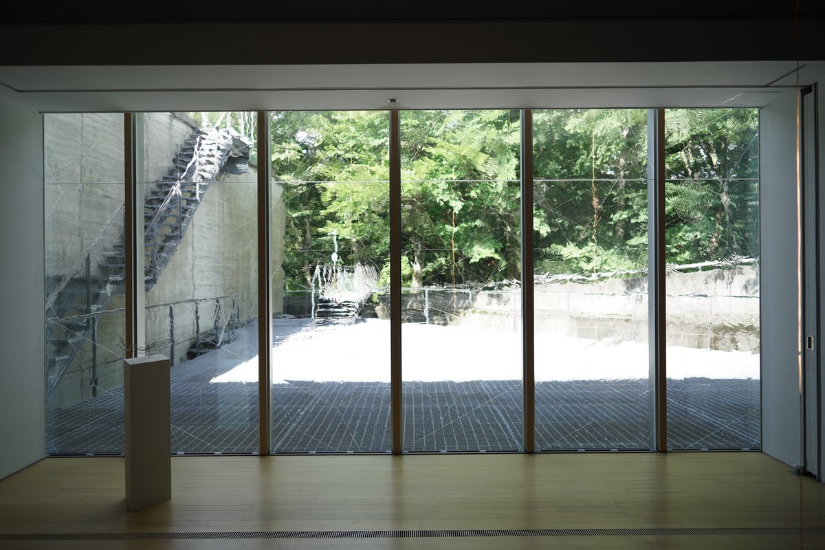 peachcanister's tweet photo. ポーラ美術館『あたらしい目―モネと21世紀のアート』🍬
同館が所蔵する19点のモネ作品が全て公開され、時代も手法も異なる現代アートと向かい合うことで、モネを見る眼差しが静かに更新される展示空間🍂
移ろう自然の光と色彩をどう捉えるか、その感覚が時代をまたいでそっとアップデートされる瞬間🪷 https://t.co/ObquTmLq81