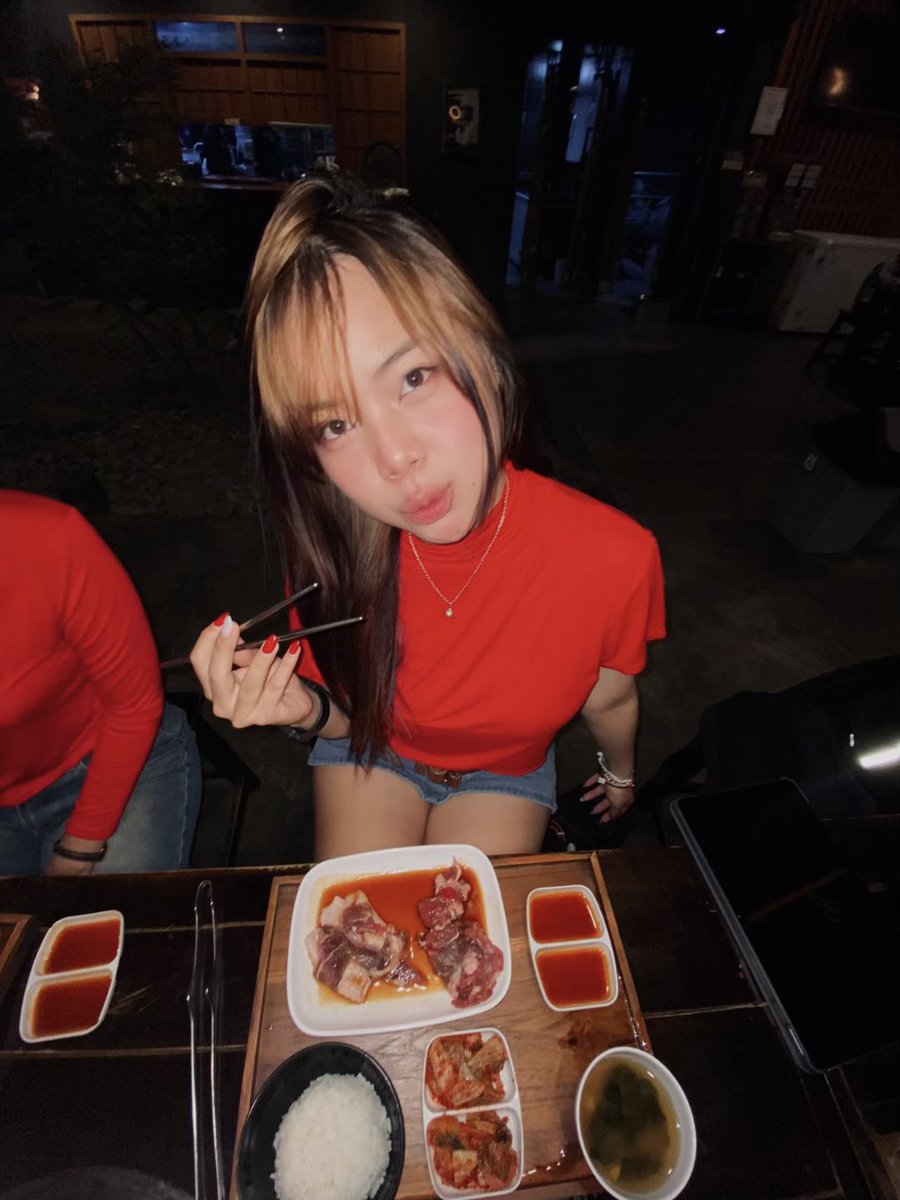 hayooreva's tweet photo. Gyu-rih ritual wajib di Jogjaaaa! 🥩🌫️❤️ https://t.co/4xmvD9AigQ