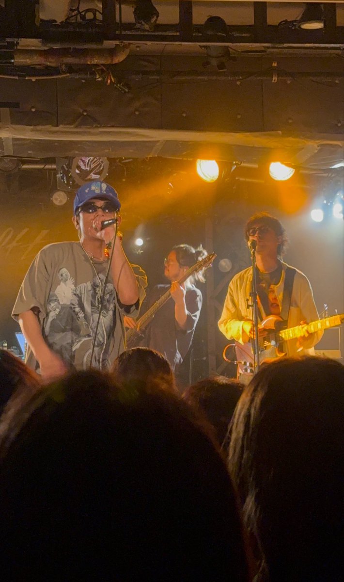 quarter_5's tweet photo. 久々のODD Foot Works安定のブチ上がりでワンマン超期待できそう
フライヤー通りペコリとキイチさんサングラスで🕶️👍 https://t.co/W6oGCUAYff