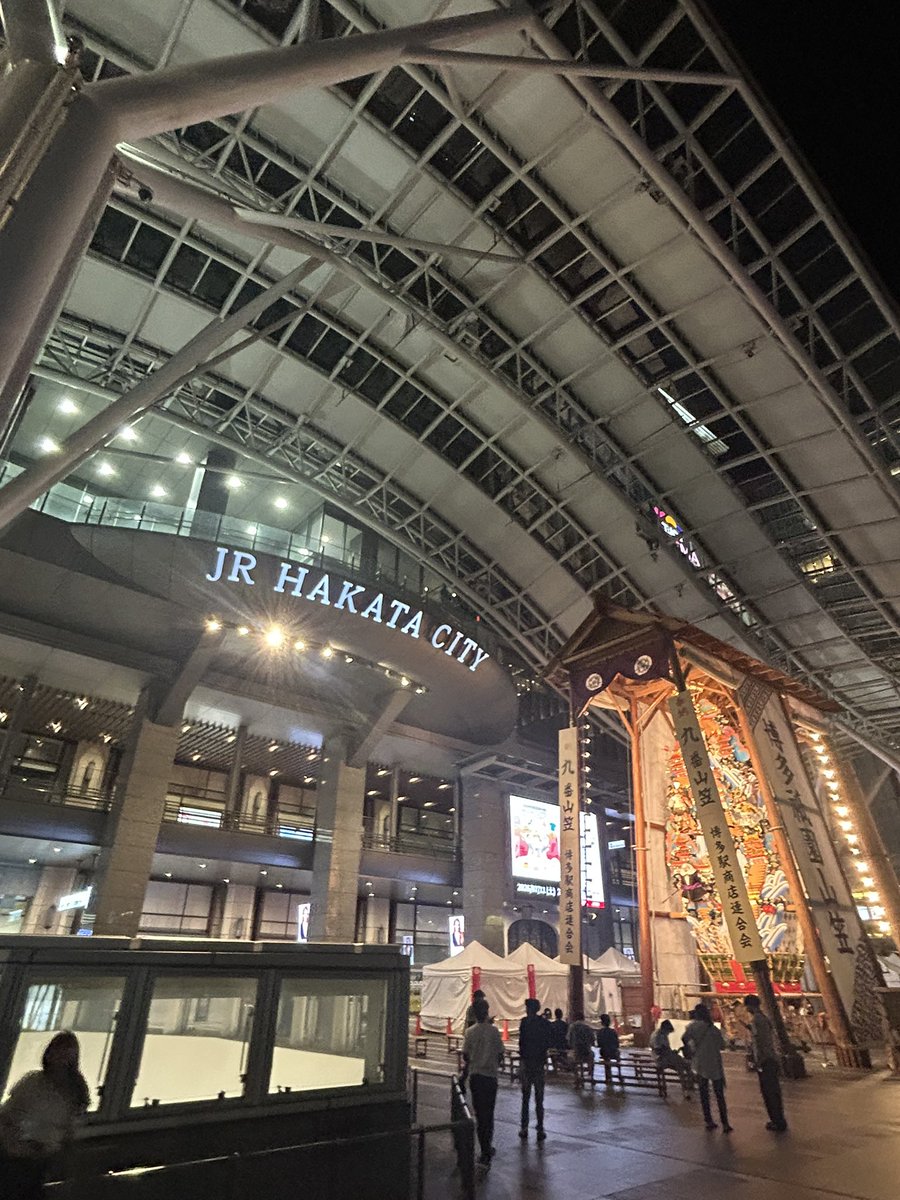 yasu_sh46's tweet photo. 前乗り福岡！
ラスト鷹の祭典を見届けに！
明日のみ参戦！✨🦅 https://t.co/H0OHyYr7VD