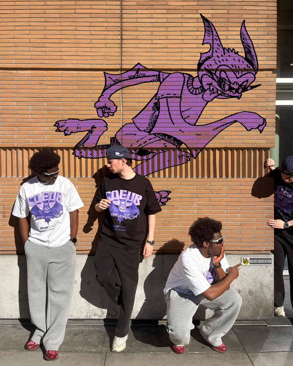 coeurconvention's tweet photo. Les derniers visuels "Meet at Convention"
La première collection approche.
Plus que quelques heures .
Cœur Convention Été 2026.
🖤💜
#CoeurConvention #Streetwear #GraphicTee #NewDrop #Summer2026 #IndependentBrand https://t.co/AKIiW6dqc0