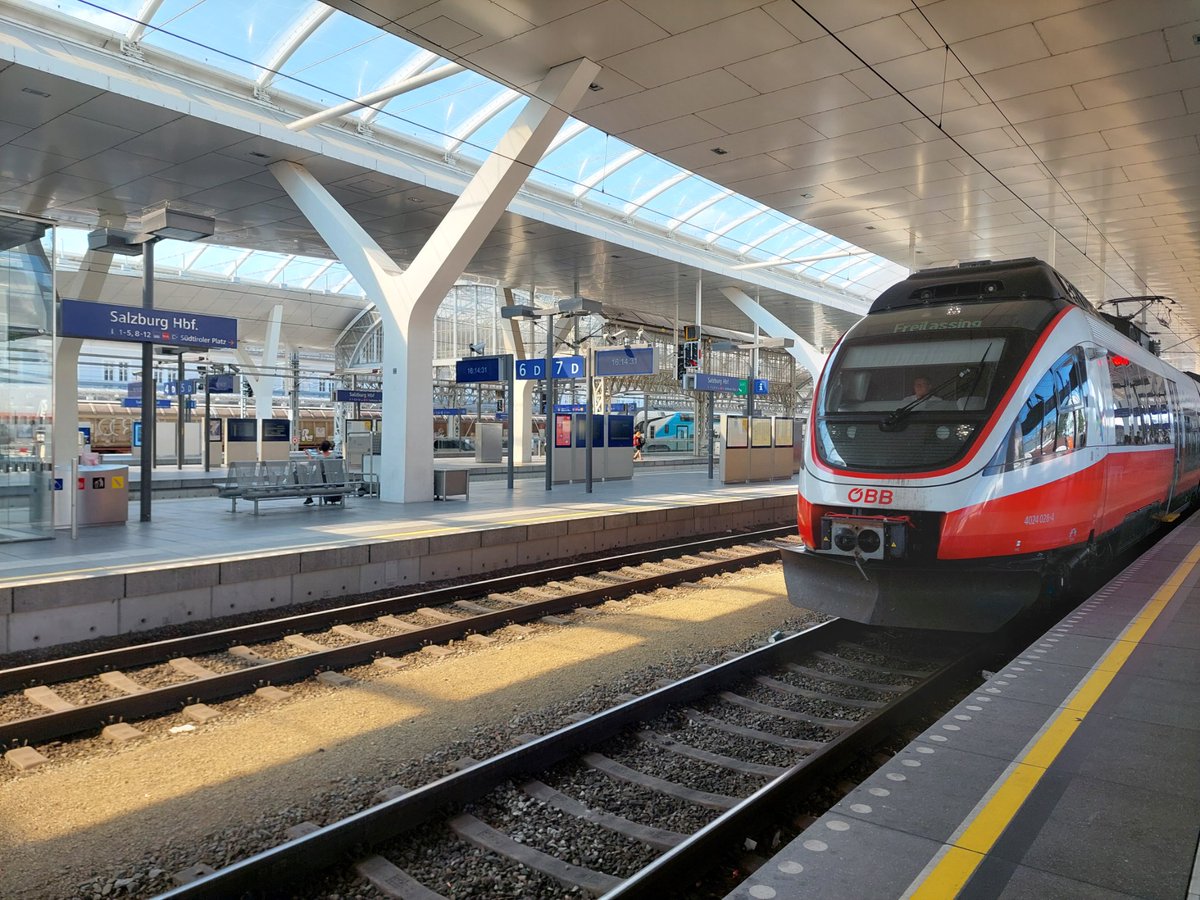 KaiserUngarn's tweet photo. #Bahnhofromantik mit #Einkaufswagenkunst #Salzburg und Freilassing.
Baba Salzburg. Servus Stadtfest Freilassing.
#Locmasta https://t.co/suG7PqmDu1