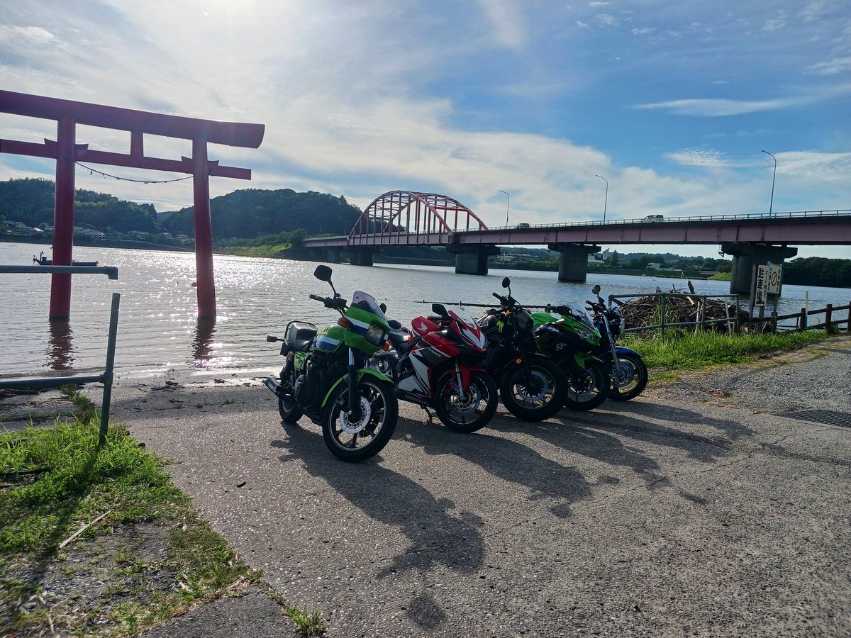 ebikanixs's tweet photo. 女2男3朝6時からの楽しすぎて写真あんま撮ってない爆走ツーリング
〜完〜 https://t.co/1hmiM35Oyi