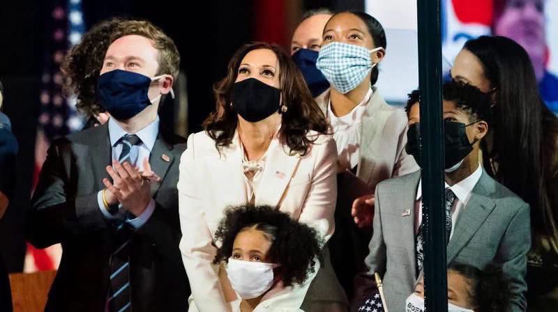 Gianl1974's tweet photo. "It's just a basic fact,” JD Vance declared. “You look at Kamala Harris, Pete Buttigieg, AOC — the entire future of the Democrats is controlled by people without children.”

But he wasn’t done…

“And how does it make any sense that we've turned our country over to people who don't really have a direct stake in it?"

JD makes an EXCELLENT point!

How DOES it make any sense that our country has been turned over to people who don’t really have a direct stake in it⁉️

People like…

✅ Almost 80-year-old Donald Trump, who’s never cared about anyone except himself

✅ 92-year-old Chuck Grassley, President Pro Tempore of the Senate, who’s older than canned beer and chocolate chip cookies

✅ 84-year-old Mitch McConnell, head of the Senate “Rules” Committee, who’s frequently broken said rules and even given his Republican colleagues concern

And the list goes on…

Kamala, Pete, and AOC aren’t the problem but rather the SOLUTION.

Instead of old, they’re young.
Instead of selfish, they’re selfless.
And instead of just spewing hate like Vance, they fight for hope 💙