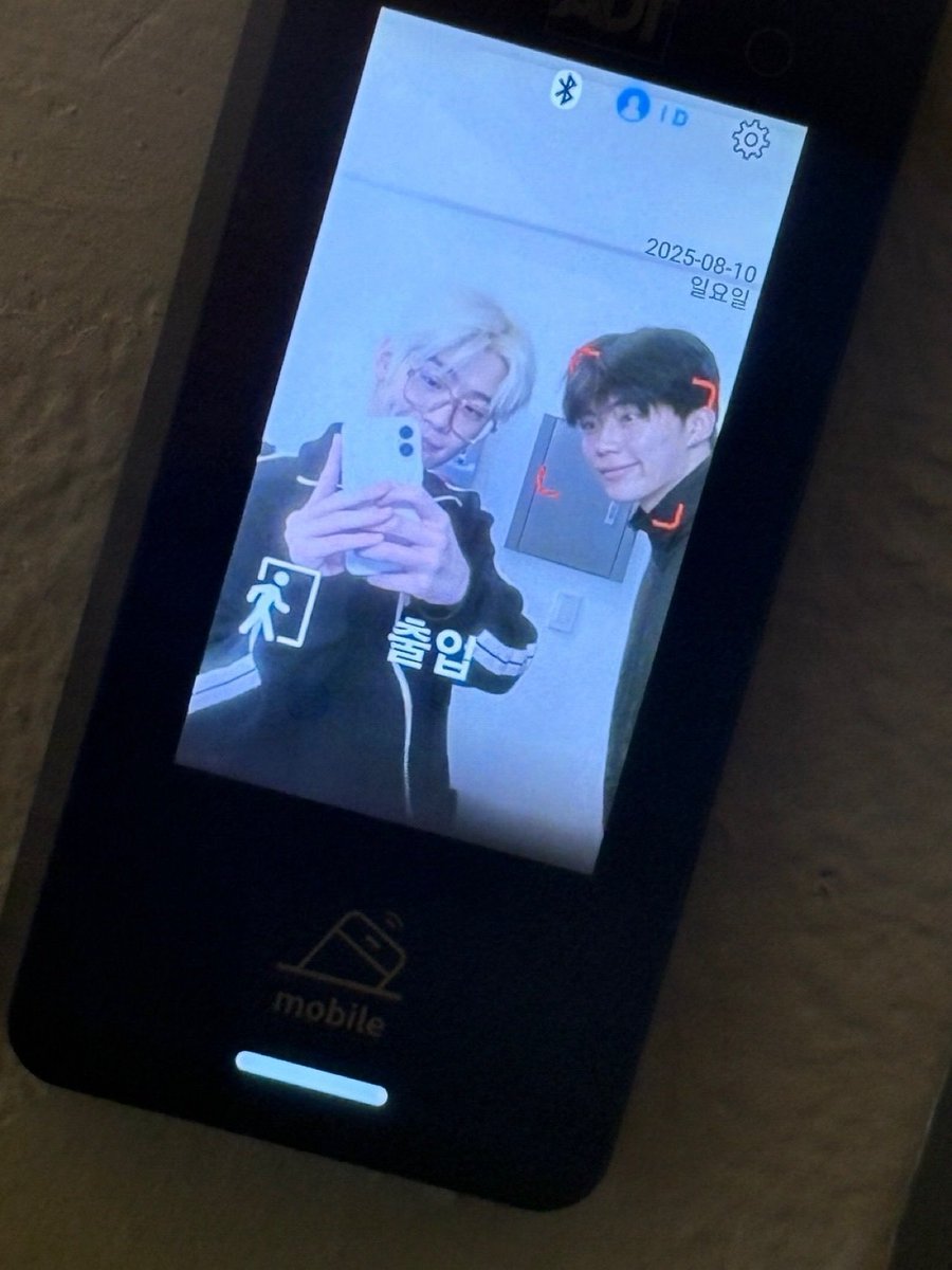 Nukinyamm's tweet photo. Okeee, I can't wait for that, BUT I need to ask them what happened that day? Was there absolutely nothing going on, or do we have to wait a little longer? It's almost a year😭 https://t.co/3EAxY5W6BK