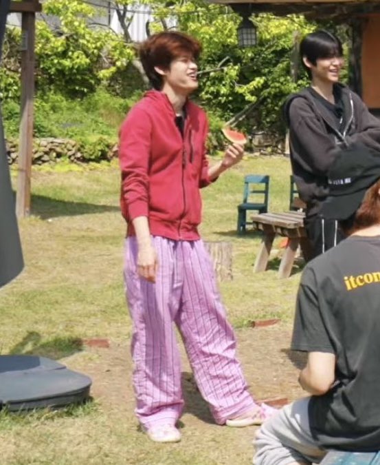 yoeeism's tweet photo. im seeing a pattern here.. i think sohee might be barbie https://t.co/yWXLQHQ111