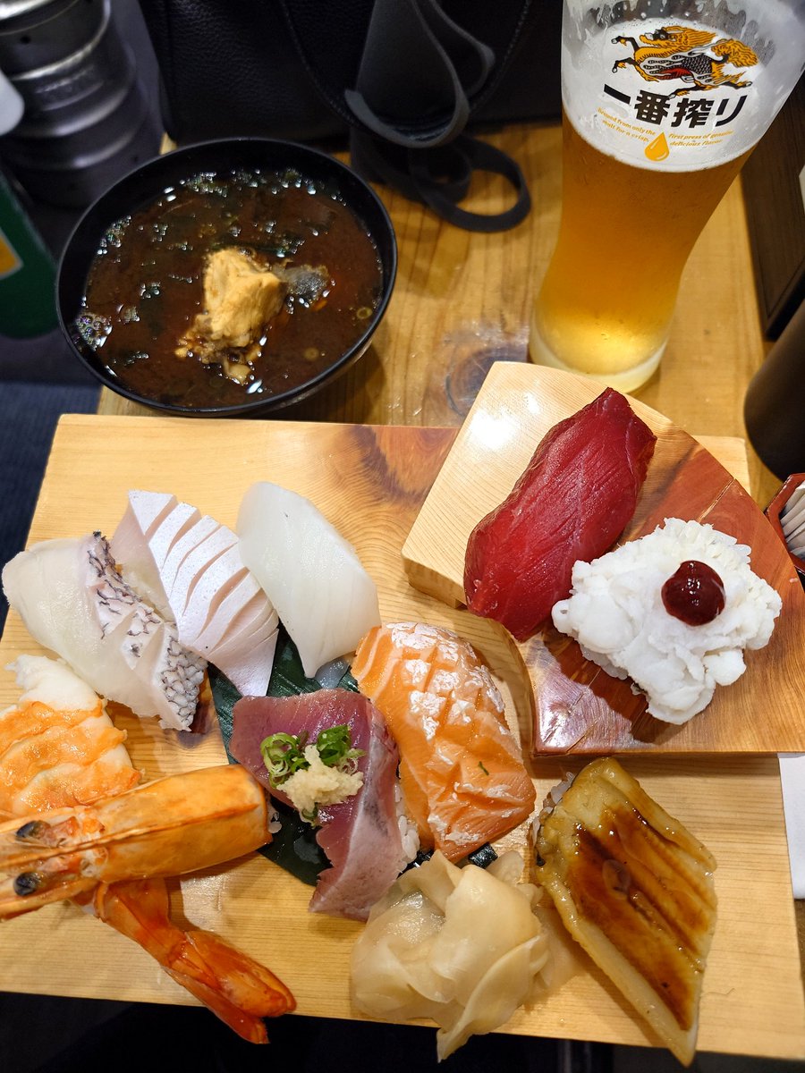kanayan314's tweet photo. 昼から飲み🍺*(ˊᗜˋ*)و
寿司食べたくてお鮨屋さん”(๑>∀<)o
今日は久々一人で飲み食べ歩くぞぉ！！
ꐕꐕꐕꐕꐕﾋｬｯﾎｰｲꐕꐕꐕꐕꐕ https://t.co/Mca9nEBhBq