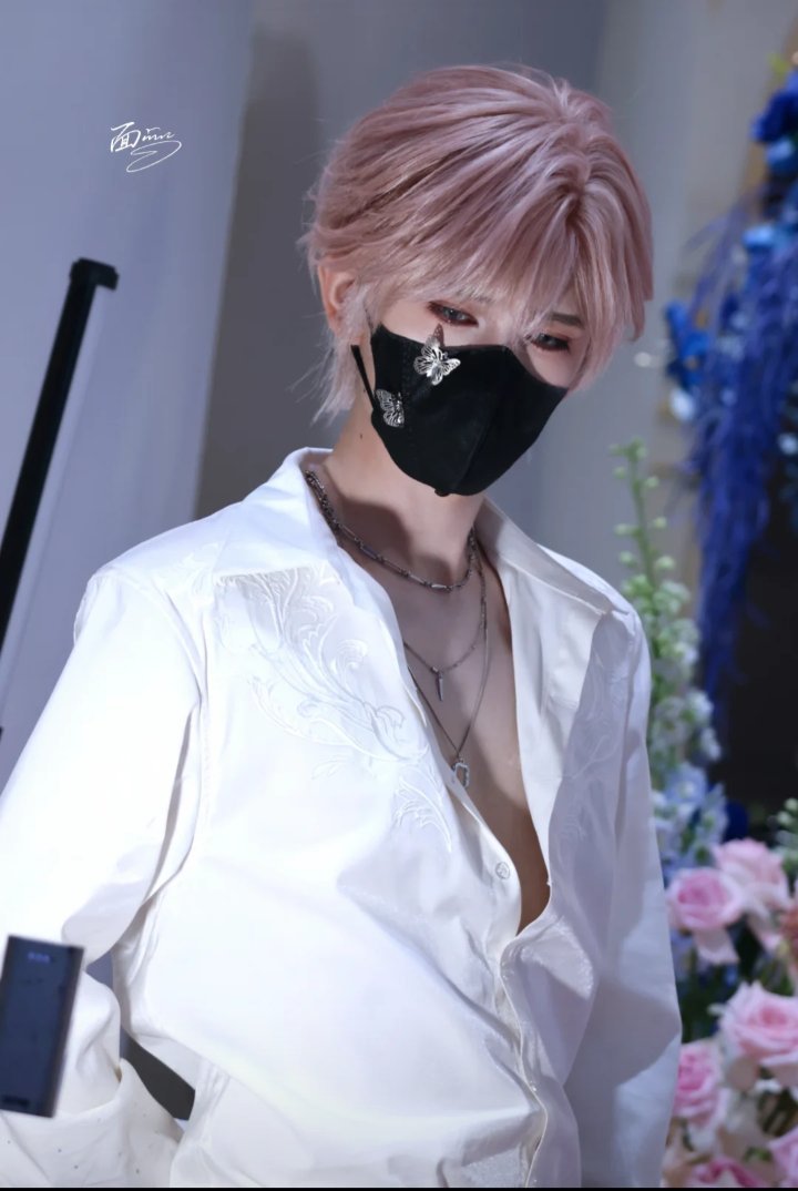 keibosta's tweet photo. @S_whispersEN i need them AND their cosplayers, i'm not joking https://t.co/7gv03oTjNp