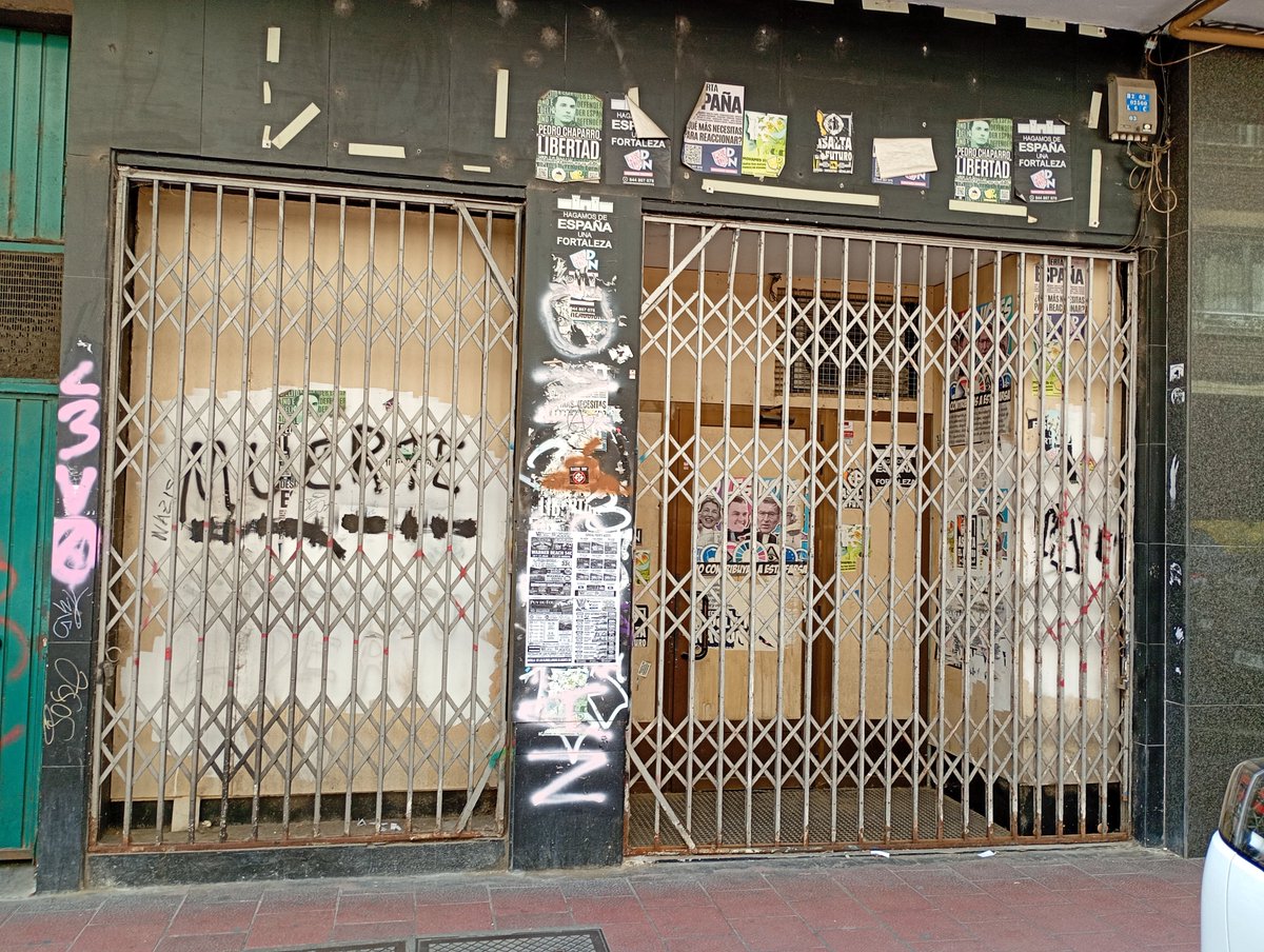 ETGafapasta's tweet photo. La organización #NoviembreNacional se inscribió como formación política el 10 de febrero de este año y su sede está ubicada en #Valladolid
https://t.co/IUI7NZ8gxC
🙄🙄🙄
El local 👇🏿👇🏿👇🏿 de los #suNNormales #fachapobres más #guarro que los #guarros 👇🏿👇🏿👇🏿🤣🤣🤣 https://t.co/qFlstpOtbM