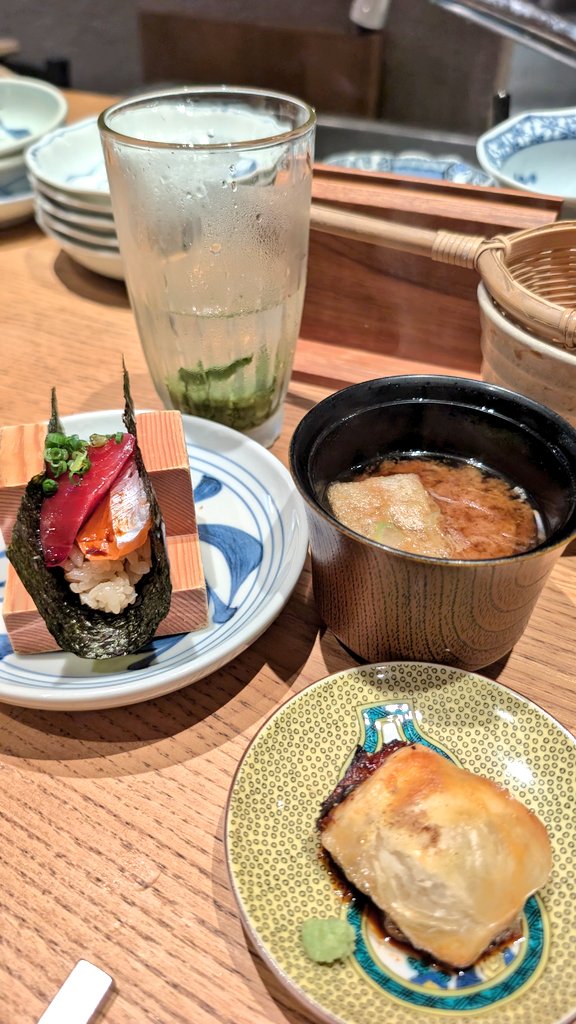 THEXDER17's tweet photo. 【一ふじ二たか】静岡市駿河区
今日も丁寧に作られた小鉢料理をお腹いっぱいいただきました😺
女将さんや他の店員さんの気づかいもとても温かく、友達を誘って何度も来たくなるお店です😽 https://t.co/pQh0FIfVDv