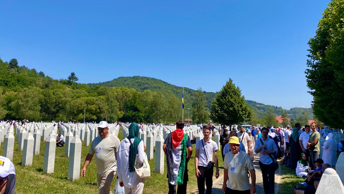 bossanium's tweet photo. srebrenica today https://t.co/9BRFS6mzCH