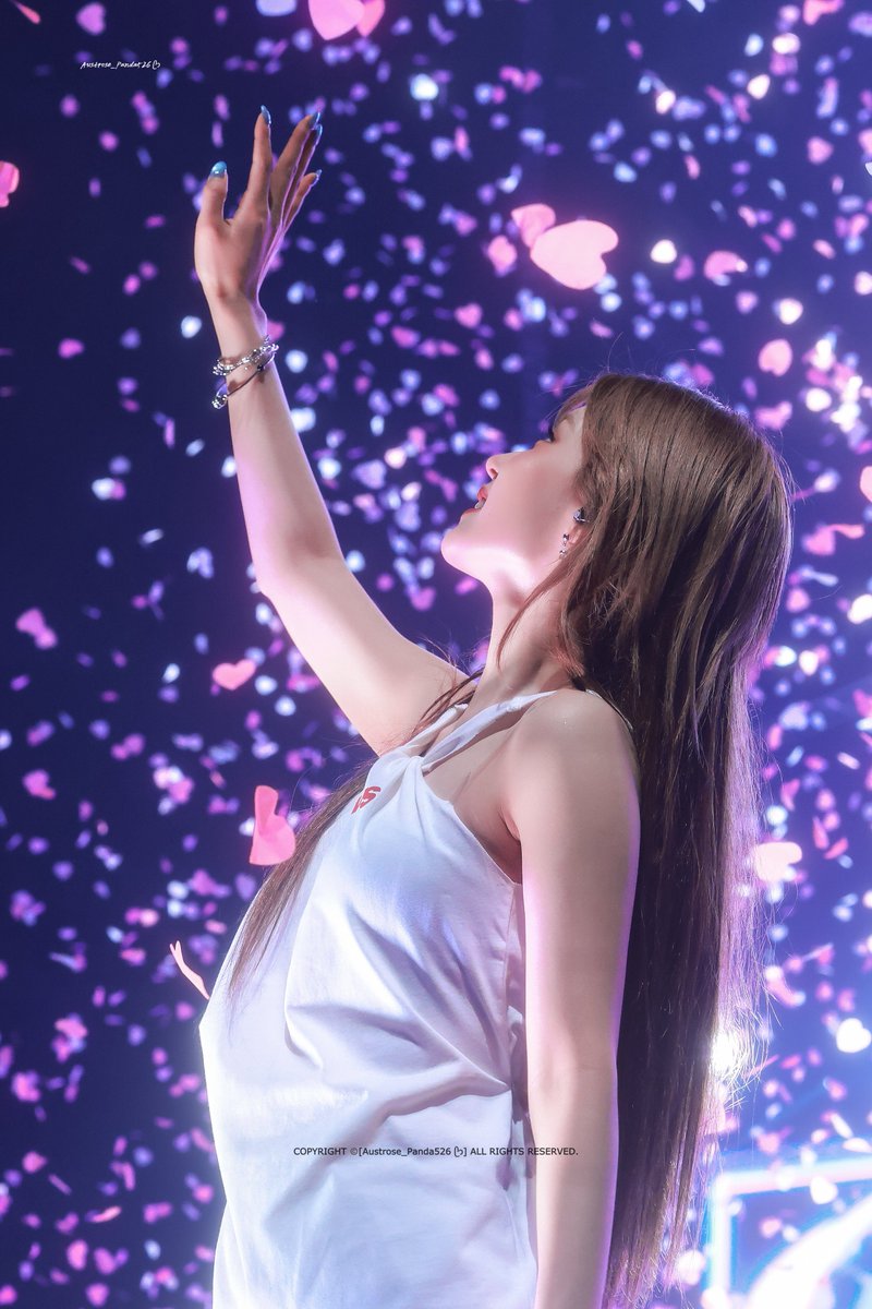 Panda526_YE's tweet photo. 260710  ITZY World Tour MANILA  ᥫᩣ

🥹🖤🩷💙💚❤️

#예지 #YEJI #있지 #ITZY https://t.co/yNZzYstdss