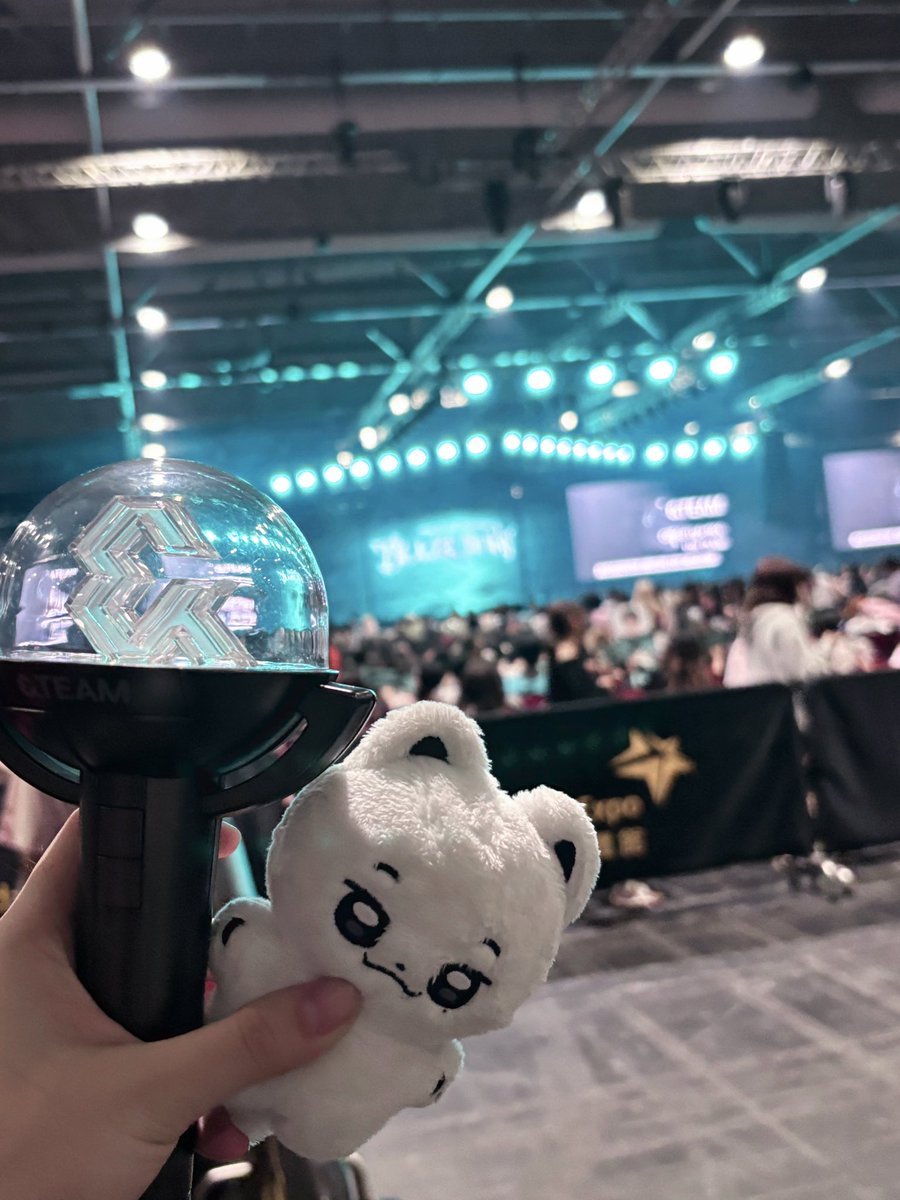 xixioch's tweet photo. 🐺260711 HongKong
好幸福… https://t.co/N9uH7Zycvy
