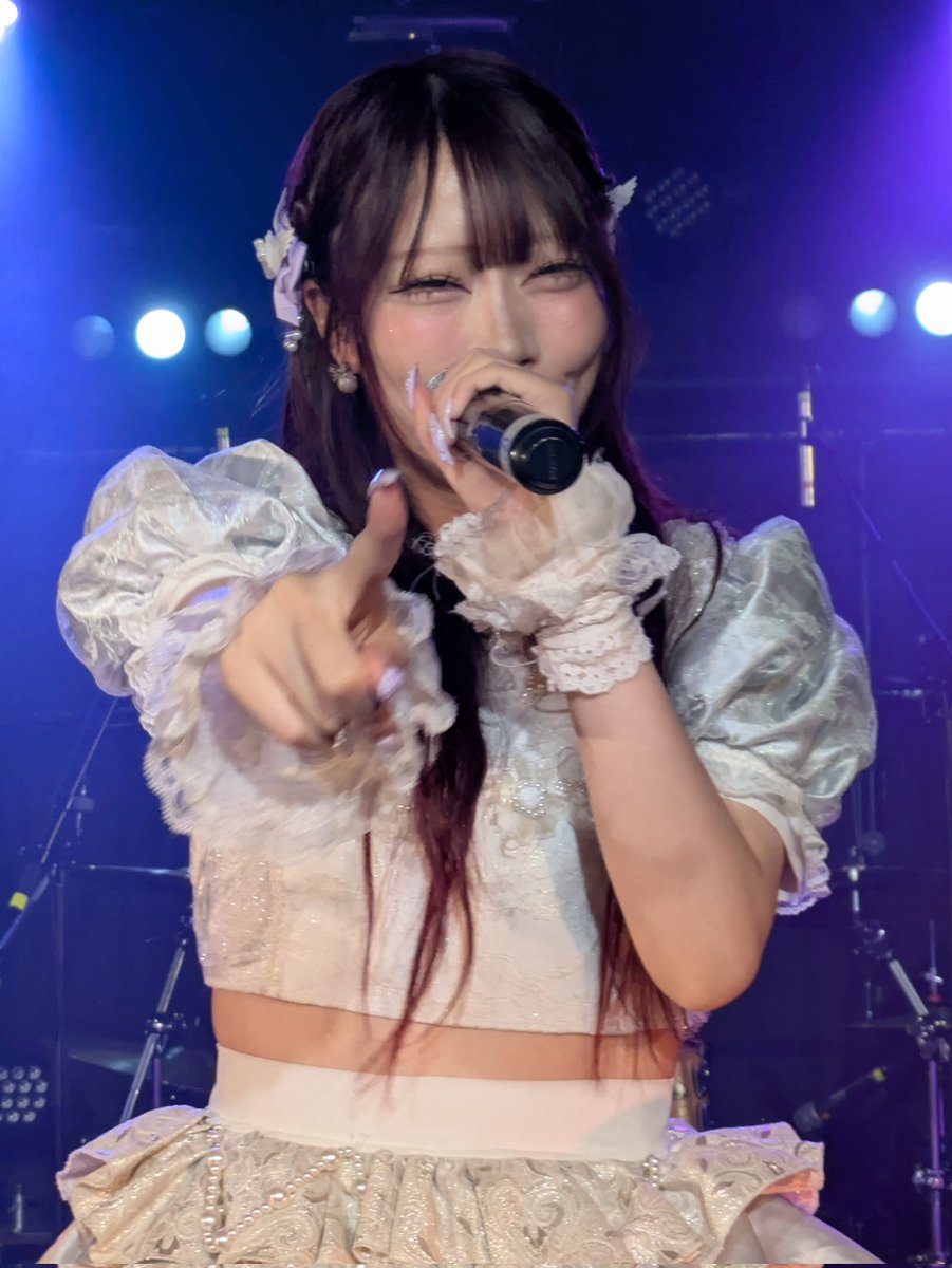 shiruko_san_do's tweet photo. 今日のcolorin′c(カラリンク)ライブより
🟣儚月れあちゃん🟣
前日の配信で風邪気味?っぽかったけどライブでは伸びのある歌声で魅せてくれました✨さすが歌姫🎤
#カラリンク
#儚月れあ
#colorin′c https://t.co/ZREL7uQBNR