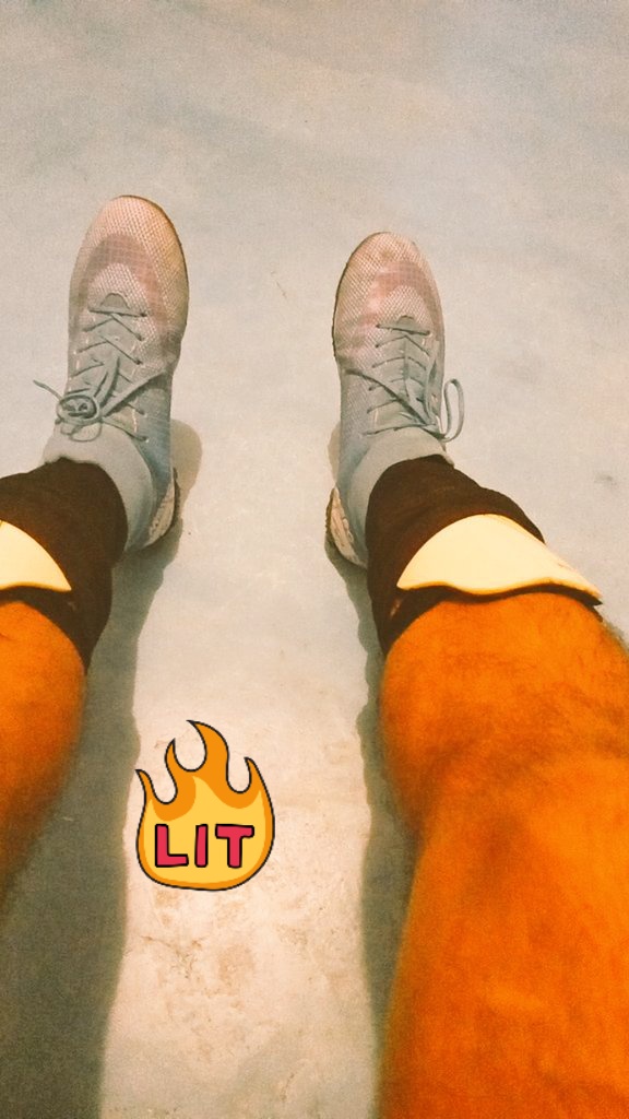 elmarinolo85's tweet photo. Aplica jugar fútbol ⚽⚽⚽ quien limpiará mis tacos sucios y olorosos después d jugar reportense jajajaj https://t.co/HAQ5bGKczd