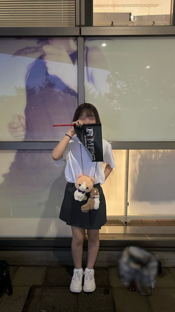 oztb_10's tweet photo. 今日他界隈のライブ行ってきた🎶♥️
めちゃくちゃかっこよかった( ; ; ) https://t.co/pIdJW7Yn1S