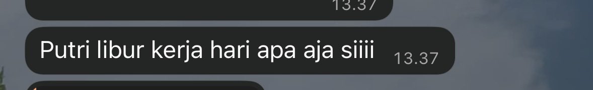 rockbbison's tweet photo. Kumpulan chat dari temen temen yg nanya waktu libur ku yg tidak menentu ini. Mmf aku lagi sedih udah 3 minggu ini gadapet libur weekend😭 https://t.co/HjaJA6VPJp