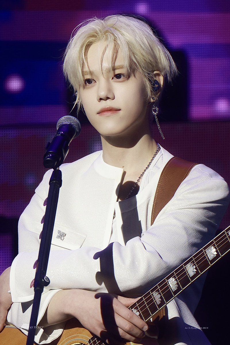 aelung80's tweet photo. 울 천재 고양이 기타리스트 훈이💗 
생일을 너무너무 축하해 !!!!!!! 

#로망_가득한_차훈데이
#HAPPY_HUN_DAY https://t.co/lhvSUpde4r