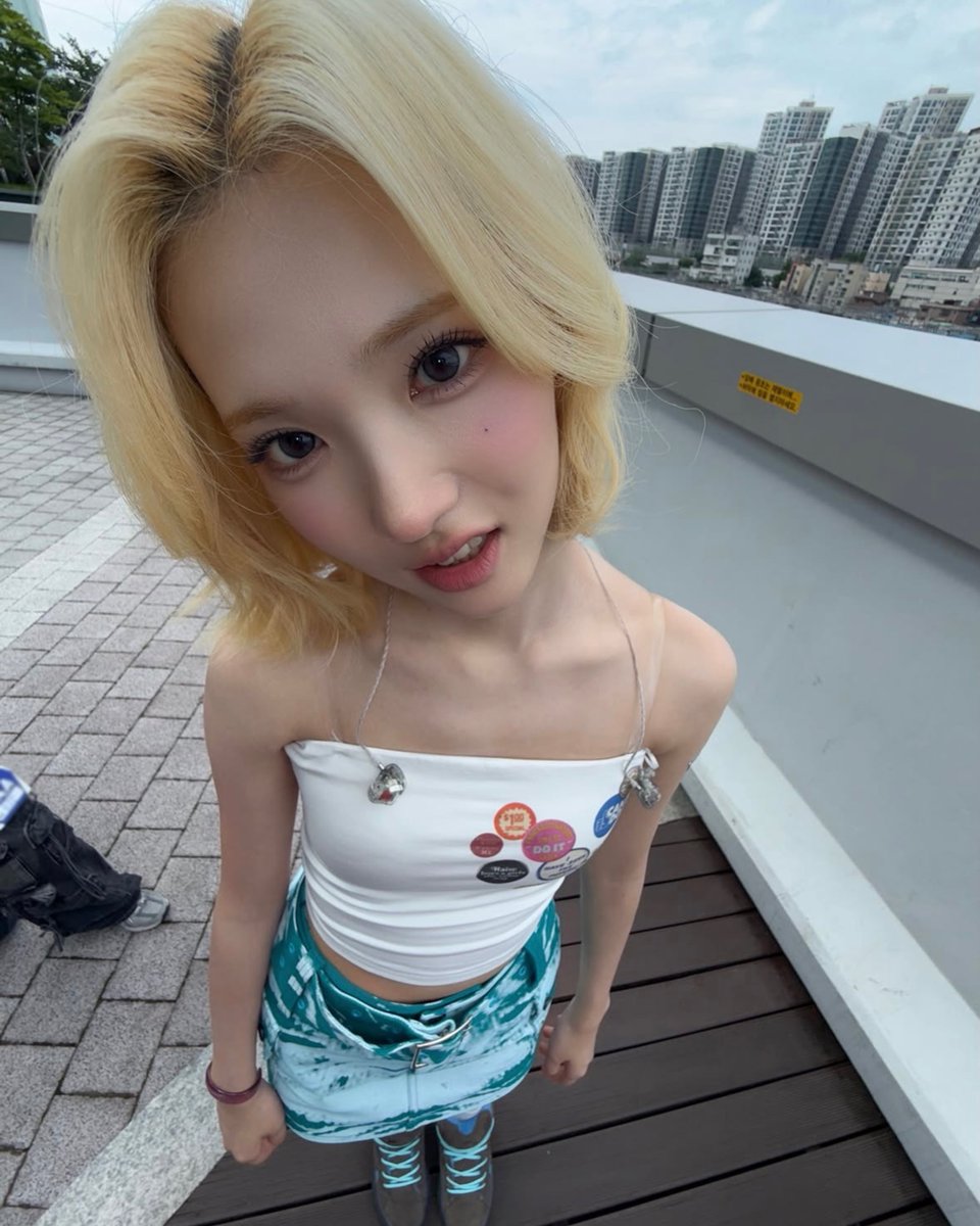 scrbxx_'s tweet photo. 아아 은근 찐성격보이는사진이라 존좋 https://t.co/wZo7cSRdV4