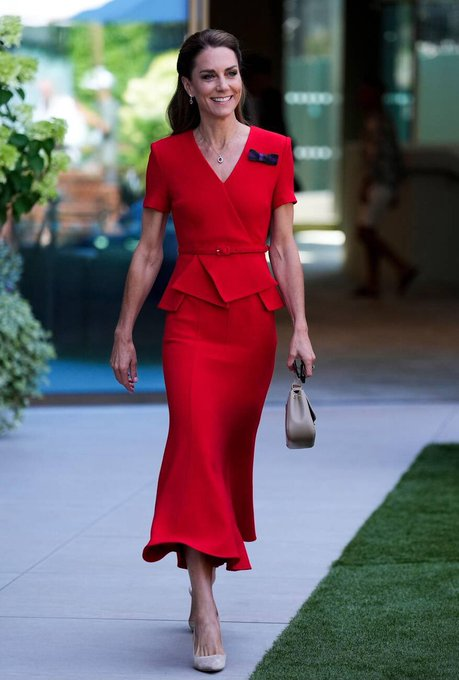christo34036850's tweet photo. Ladies Final, Lady in Red #Wimbledon โHRH #weekendvibes #BlazerLook #ClassyStyle #FashionInspo #ElegantStyle ๐ด๓ ง๓ ข๓ ท๓ ฌ๓ ณ๓ ฟ#ChicLook #Fashionista #frockingFabulous #FutureQueen #queenbee #PrincessofWales #monarchy #PrincessCatherine #muse #RoyalFamily #iconic ๐ https://t.co/mQNjt65FeC