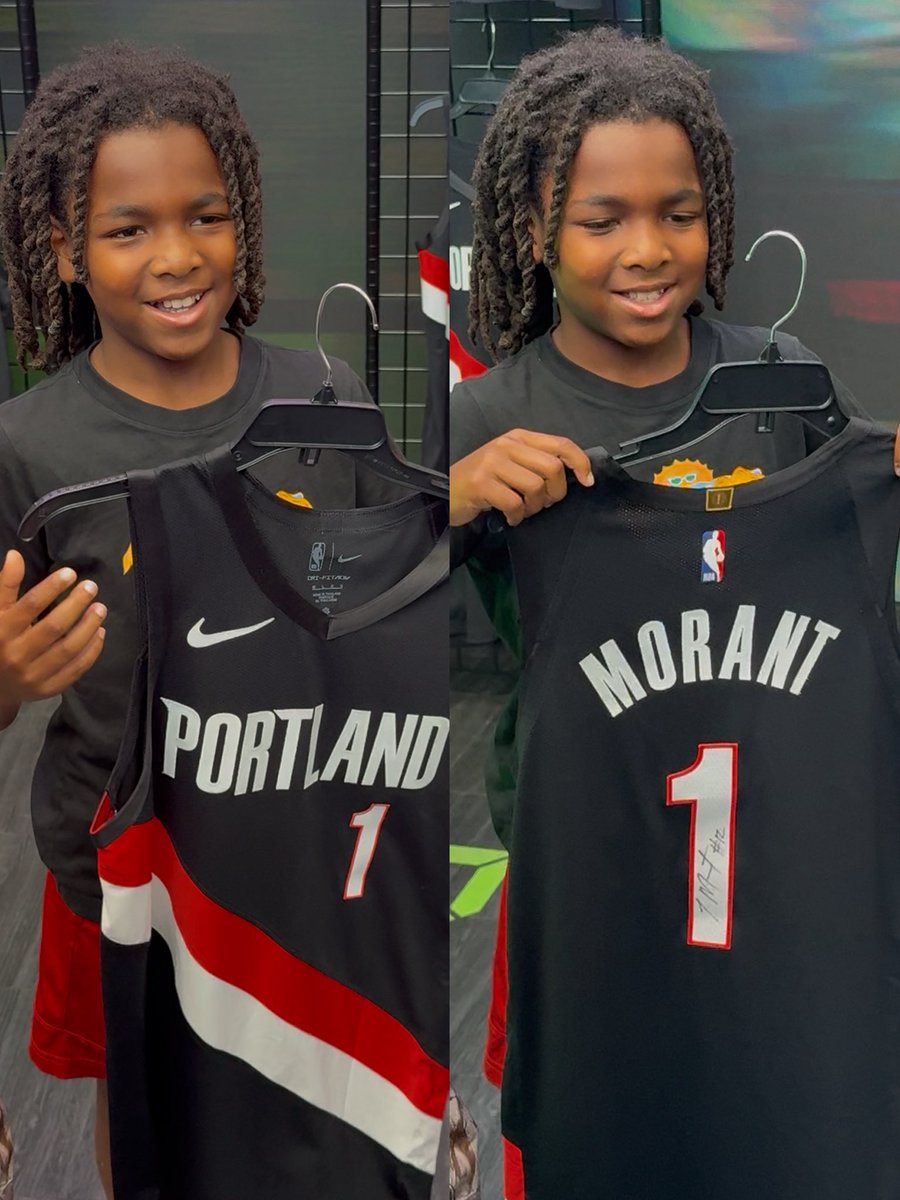 BlazersArgento's tweet photo. ✍🏽 Este chico recibió la primera camiseta de Ja Morant en los Portland Trail Blazers autografiada por el propio jugador 🥰 https://t.co/iVzRqDAGHO
