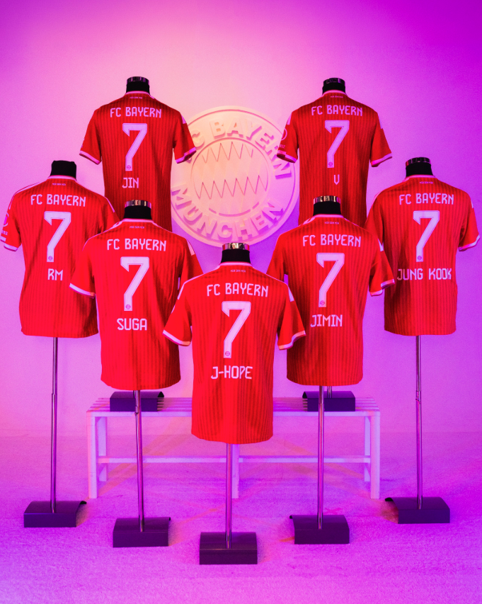 AboutMusicYT's tweet photo. FC Bayern München reveals BTS jerseys. https://t.co/nxtJJW0mHD