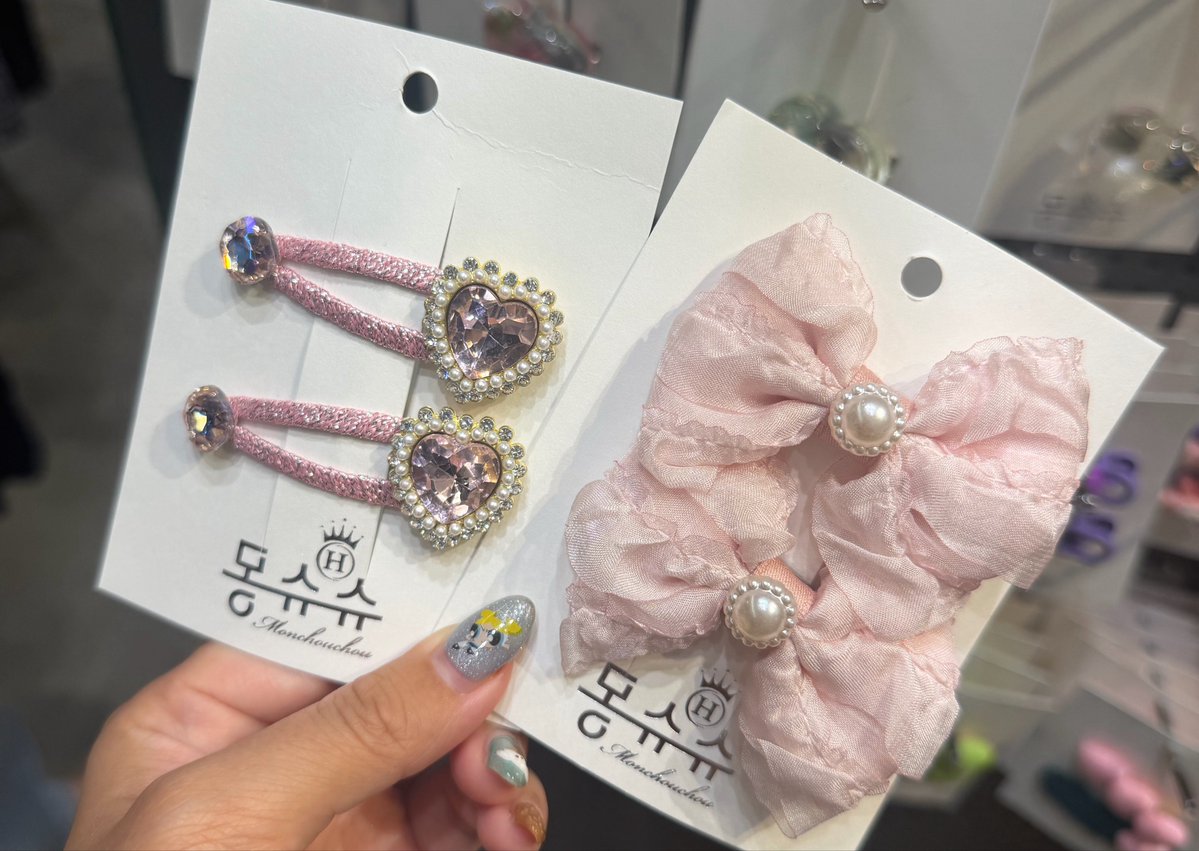 rock__bubbles's tweet photo. 韓国で自分の物買わずに
NICOちゃんへのプレゼント選んでるオタク
8月になるけど今度持っていきます🤲 https://t.co/acIIZxYDho
