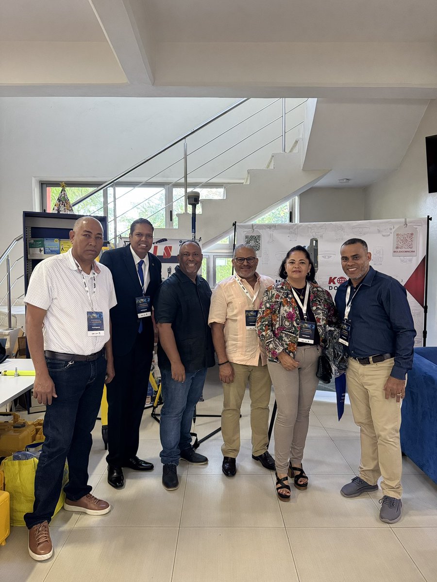 OniilJ's tweet photo. ¡El futuro de la agrimensura se construye con precisión! El staff de Trimble dice presente en el congreso internacional de la UAPA, impulsando la formación académica con la tecnología más exacta del mercado. Innovación y confianza en cada medición.
@Holsteinson @JosRomnPea1 https://t.co/mdhnsznd7p