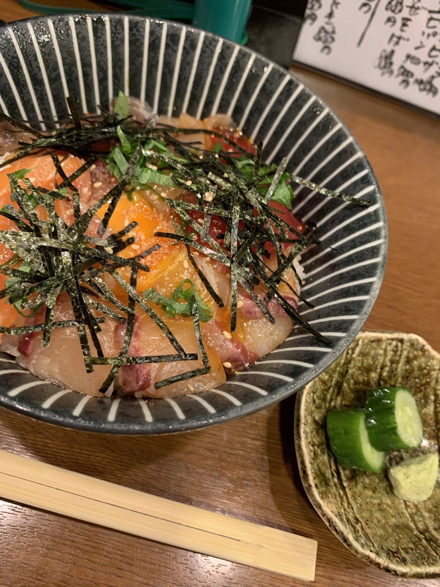 veice0223's tweet photo. 締めの海鮮丼 https://t.co/otWm951Z3J