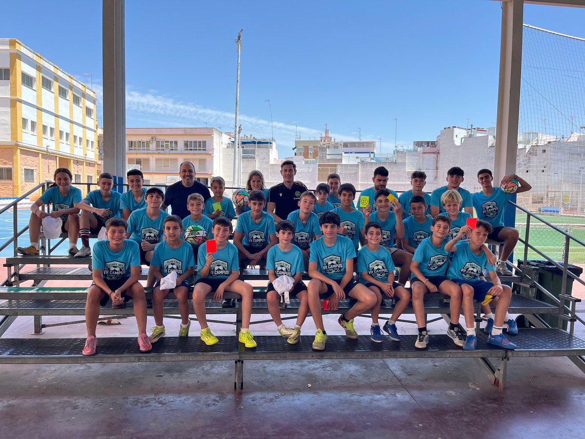 djperiodista's tweet photo. Fue un placer @Campus_EliasIvi @eliasbeltran10 @ivi10fernandez @CristianPovea25 volver a disfrutar a vuestro lado.

PD - En estos chavales hay madera de periodistas que hicieron pensar y mucho a @ajg_robles que recordó historias preciosas en @SalesianosSSM

#VIICampusElíasIvi https://t.co/b1OtImqSGx