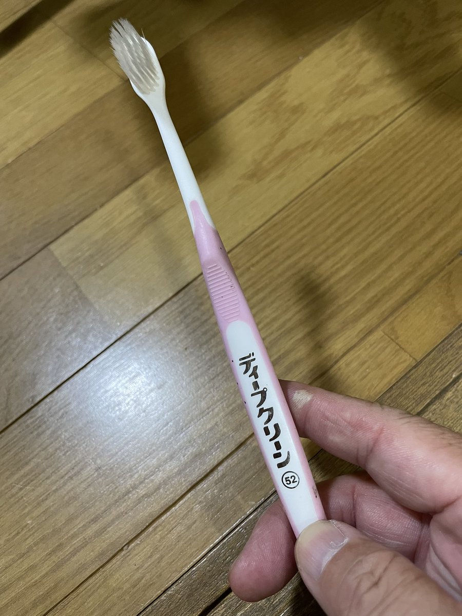 hirohiro7654321's tweet photo. 指板のお掃除も終わったので風呂でも入ってから弦を張ろう…
ちなみに指板のお掃除はディープクリーンです♪
#JimmyWallece #Bigsby https://t.co/yBed8UBL71