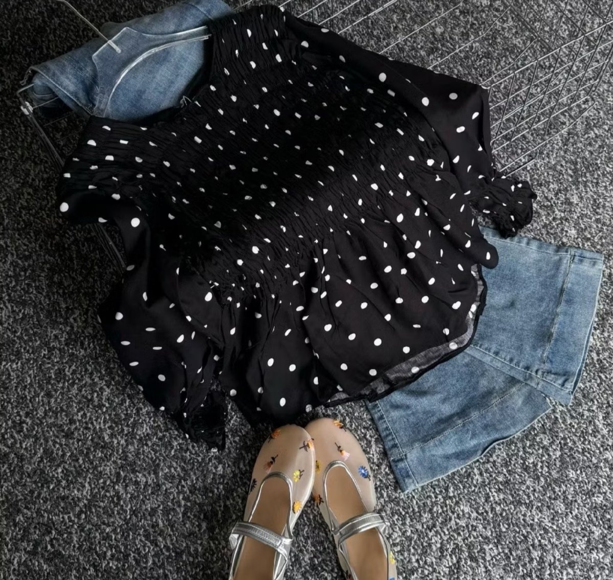 kaaaayld's tweet photo. GUYSS LIAT AKU NEMUIN BLOUSE POLKADOT GEMESSS BNGET‼️😜buruannn cek deh kalo kata aku siapa tau ada yg kalian sukaa😍😍👉👈

🛒 : https://t.co/pkOLLF9dPz https://t.co/gSPnW9FjDG