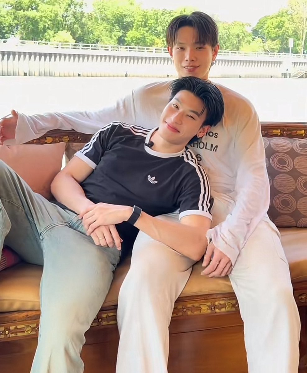 eemarkderyy's tweet photo. BOYFRIENDS SIGHT-SEEING IN AYUTTHAYA 🥹🤟🏻  

#ต้าห์อู๋ออฟโรด #DaouOffroad https://t.co/gB0IzRBXkC